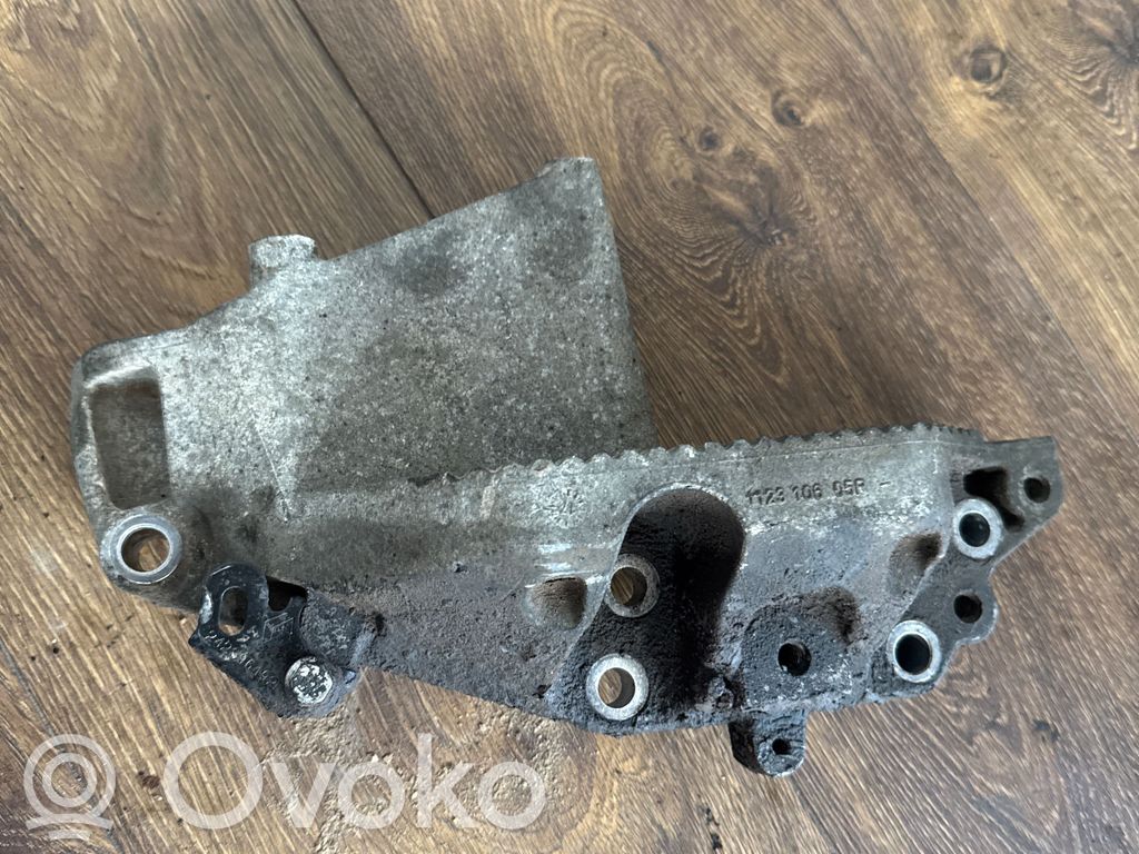 Renault Master III Engine mounting bracket 