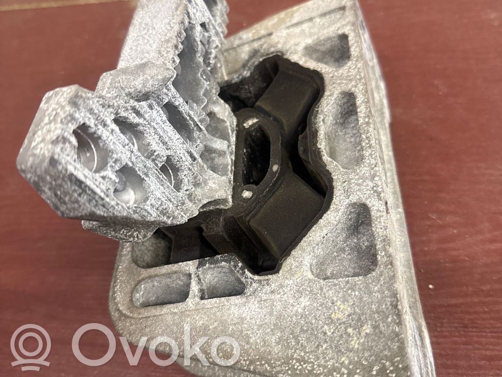 Engine mount bracket   112108180R