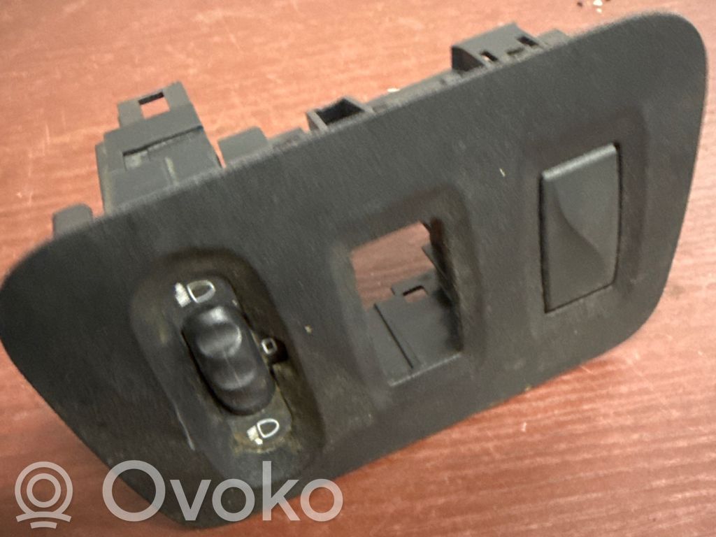 Headlight level height control switch   684950001R