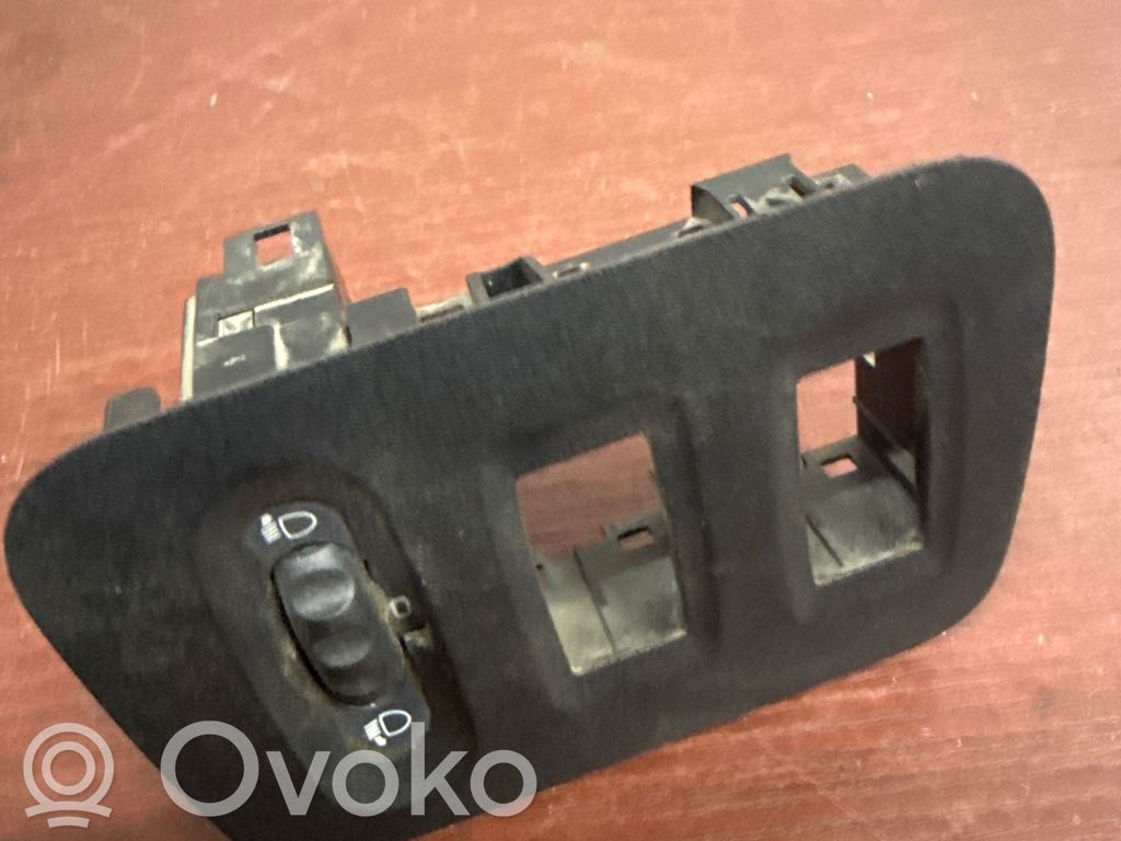 Headlight level height control switch   684950001R
