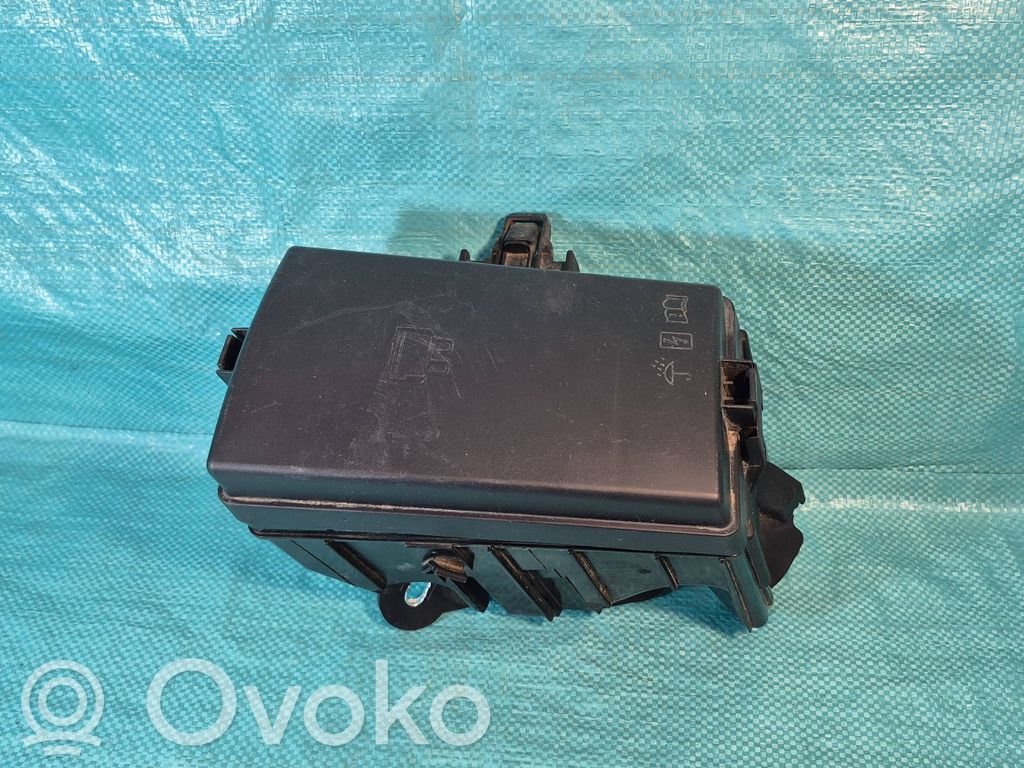 Volkswagen Golf VII Fuse module 