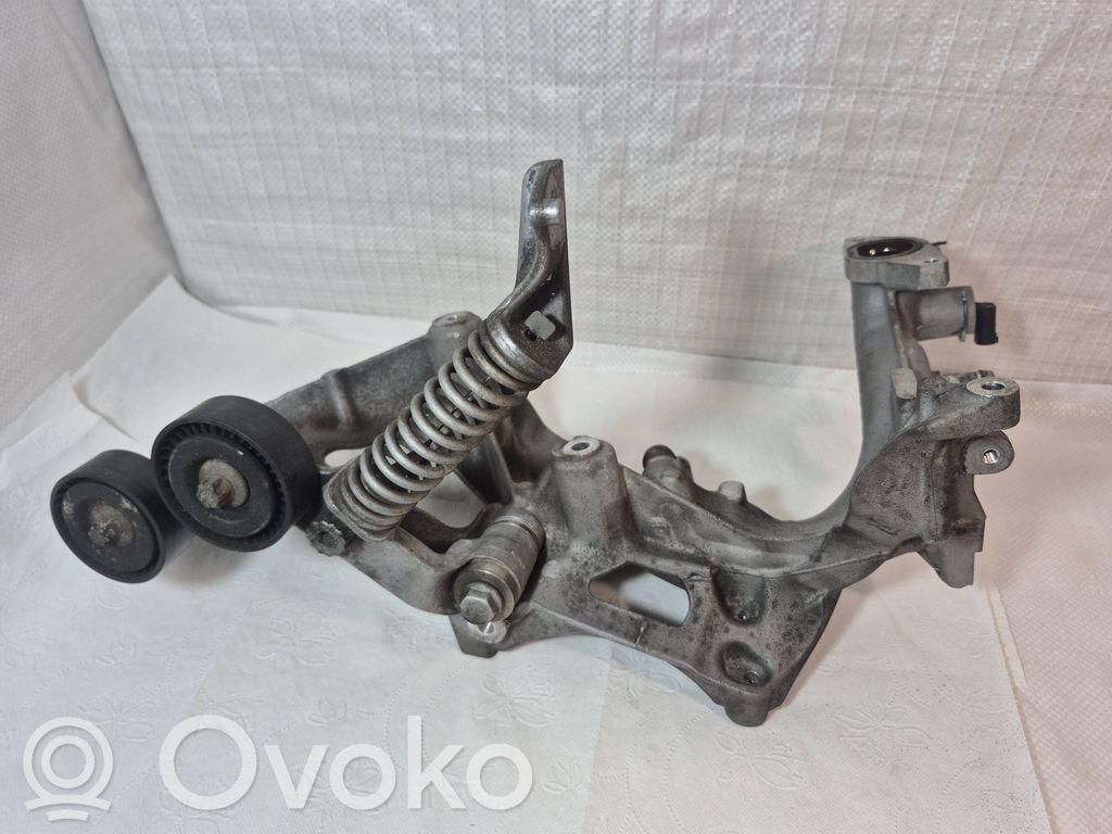 Mercedes-Benz B W246 W242 Soporte del alternador 