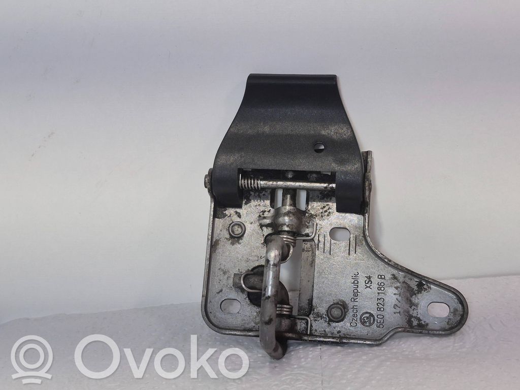 Engine bonnet/hood lock/latch loop/hook   5E0823186B