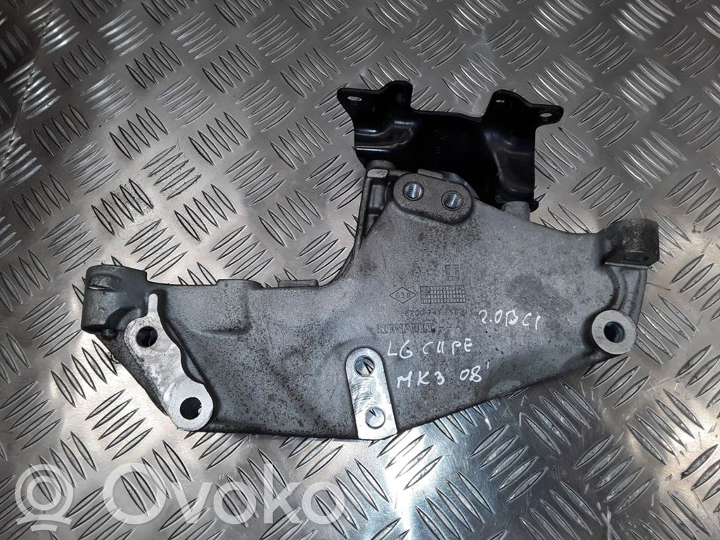 Renault Laguna III Engine mounting bracket 