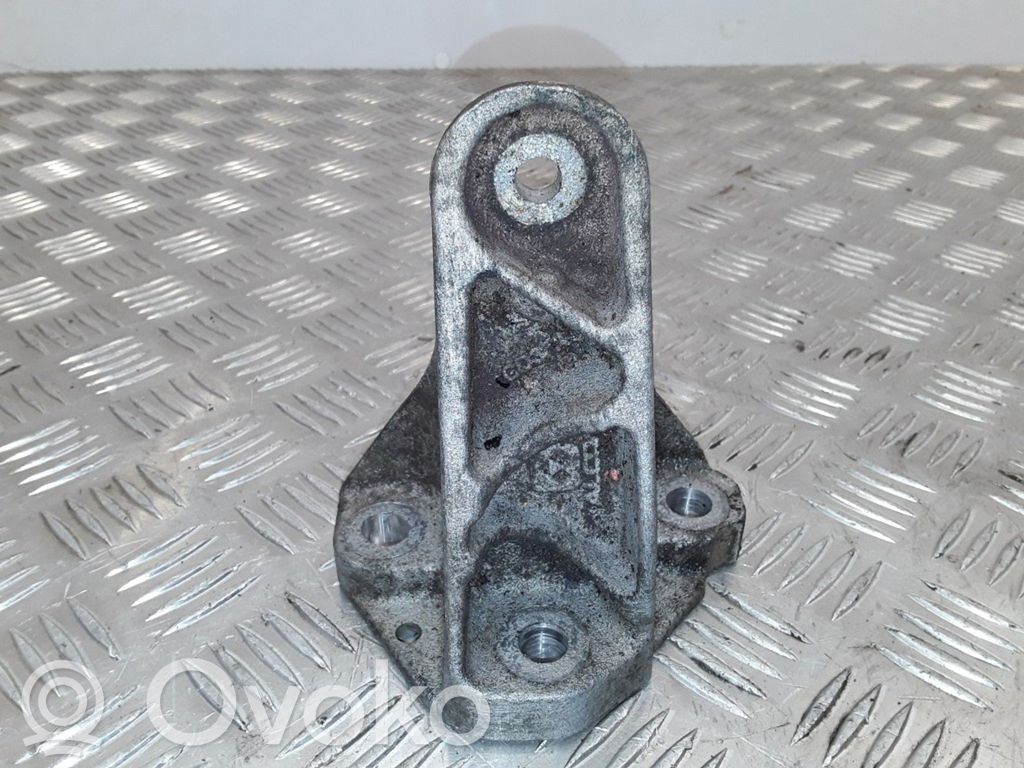 Jaguar S-Type Engine mounting bracket 