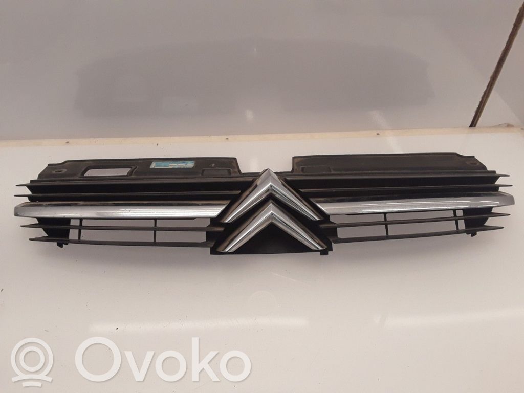Citroen C5 Grotelės viršutinės 
