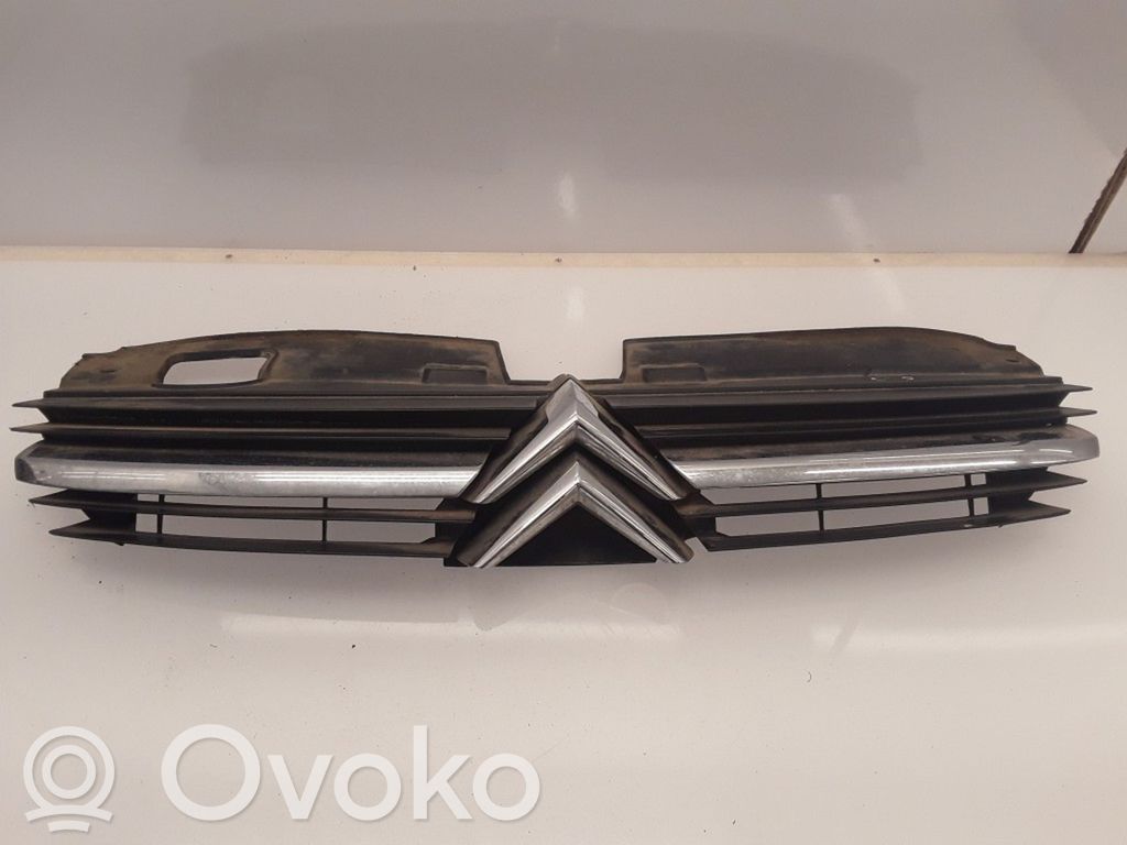 Citroen C5 Grotelės viršutinės 