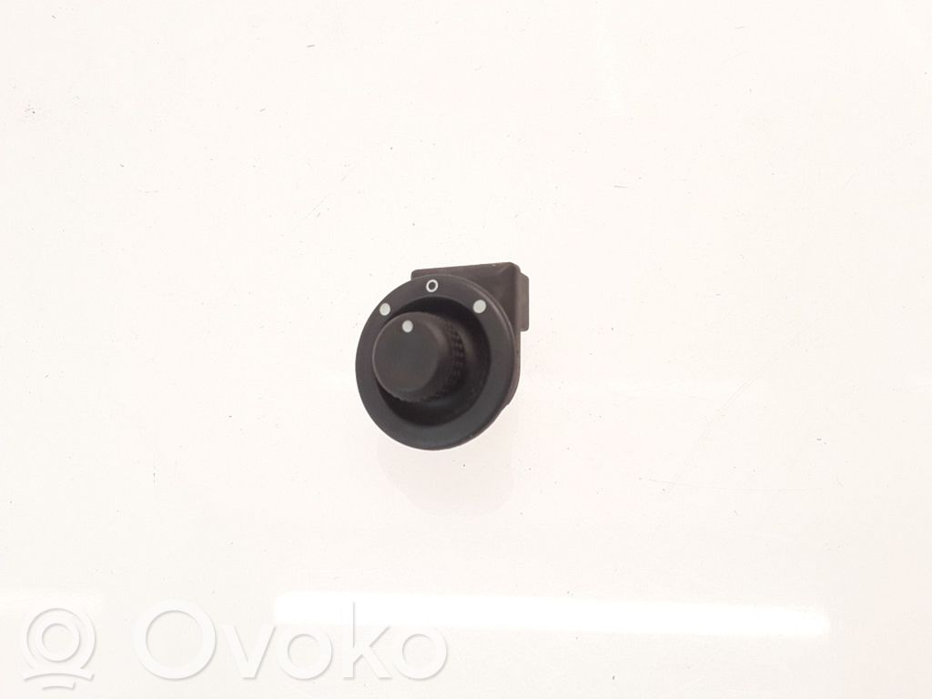 Renault Clio III Wing mirror switch 