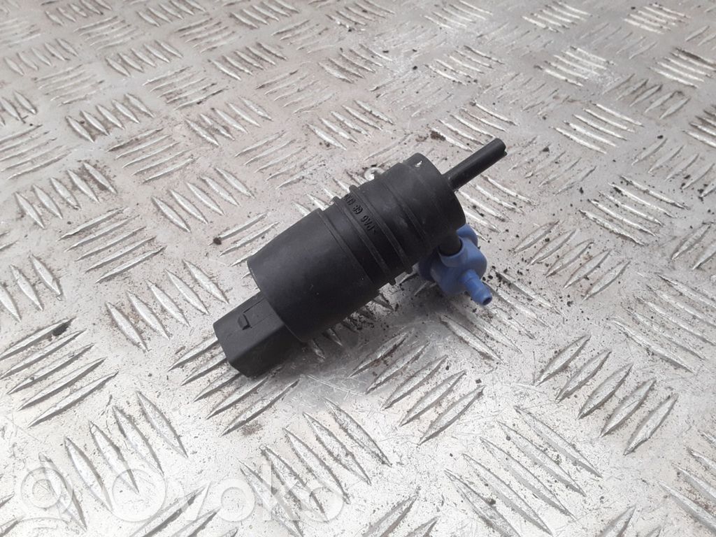 Audi A6 S6 C5 4B Windscreen/windshield washer pump 