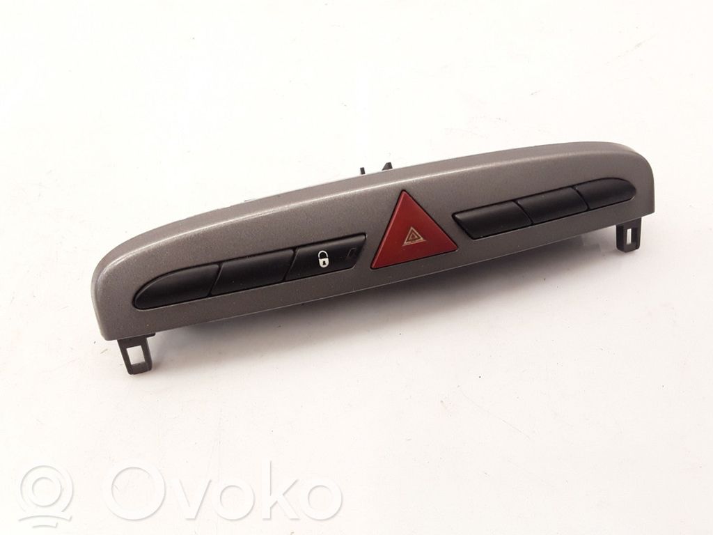 Peugeot 308 Avarinių žibintų jungtukas 