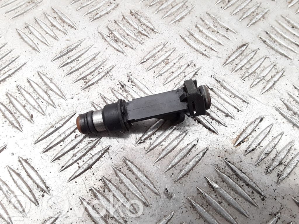 Suzuki Forenza Fuel injector 