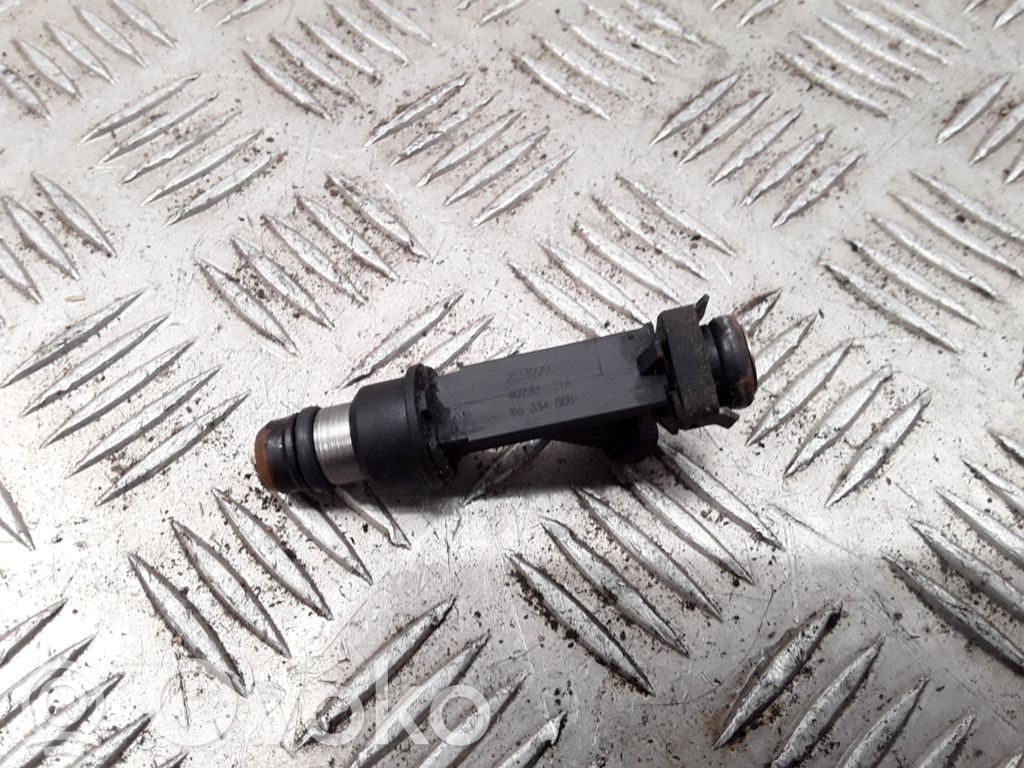 Suzuki Forenza Fuel injector 