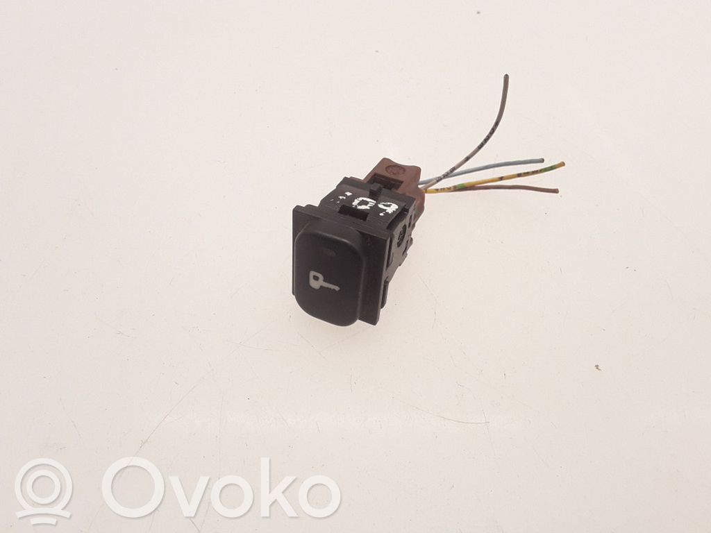 Peugeot 607 Central locking switch button 