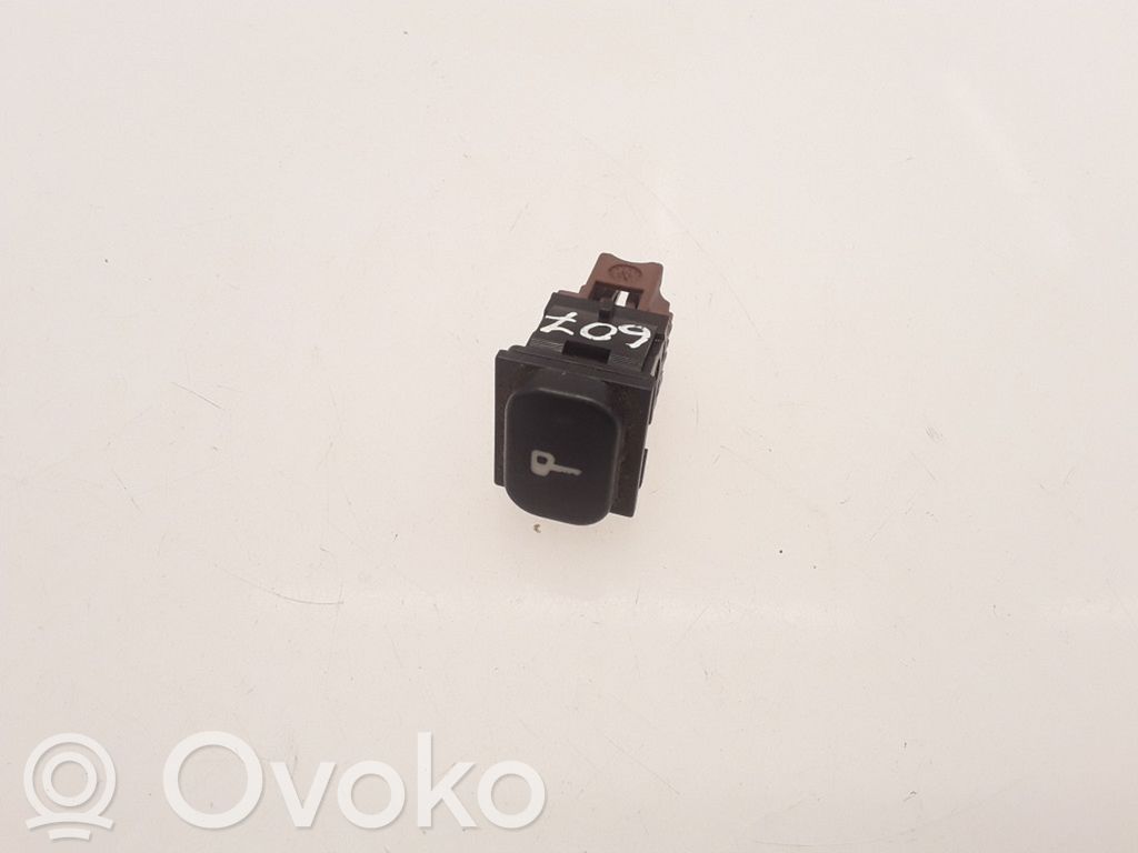 Peugeot 607 Central locking switch button 