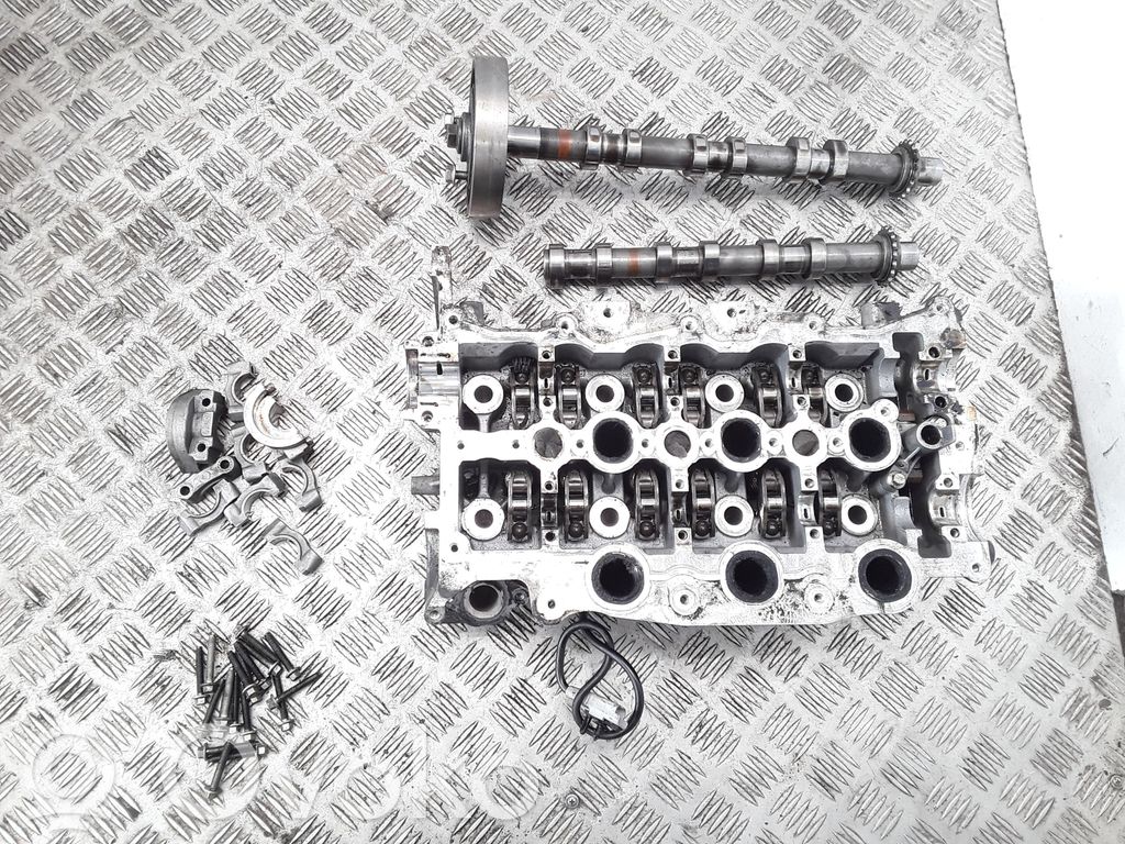 Peugeot 607 Engine head 