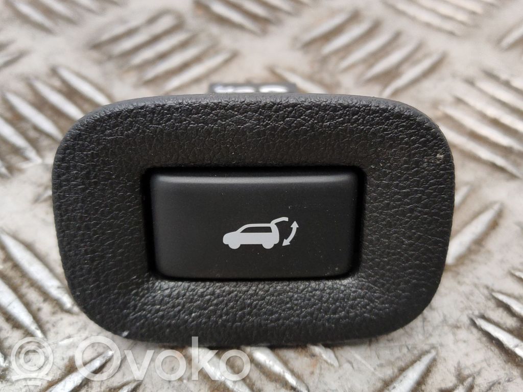 Tailgate/trunk/boot open switch   9882