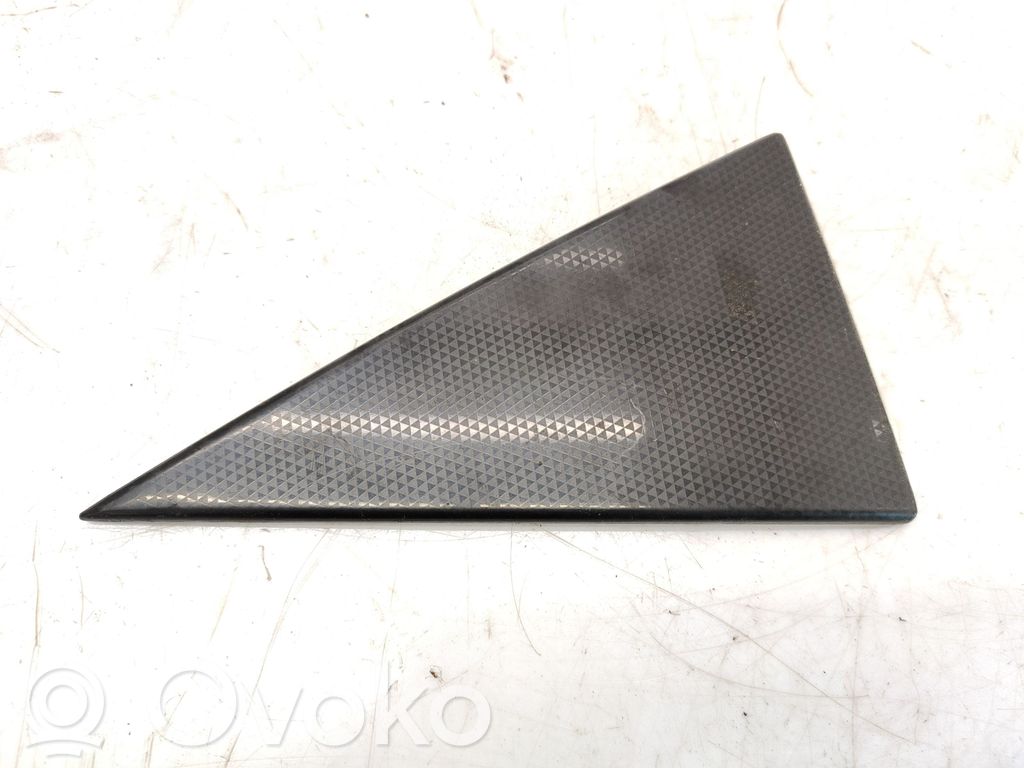 Opel Vectra B Takaoven lasin muotolista 