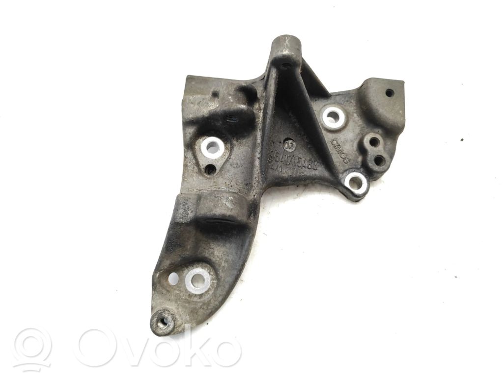 Mazda 2 Engine mounting bracket 