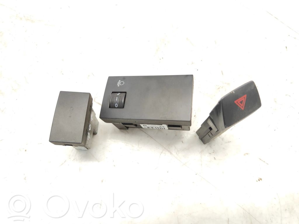 Hazard light switch   DF7366170,D65155225,D651664H0