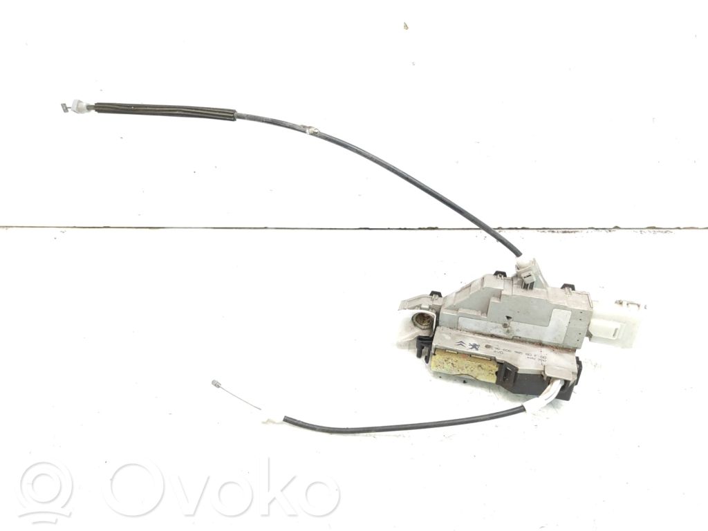 Peugeot 407 Zamek drzwi przednich 
