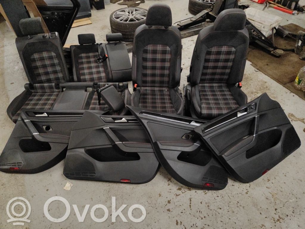 Volkswagen Golf VII Tapicerka / Komplet 
