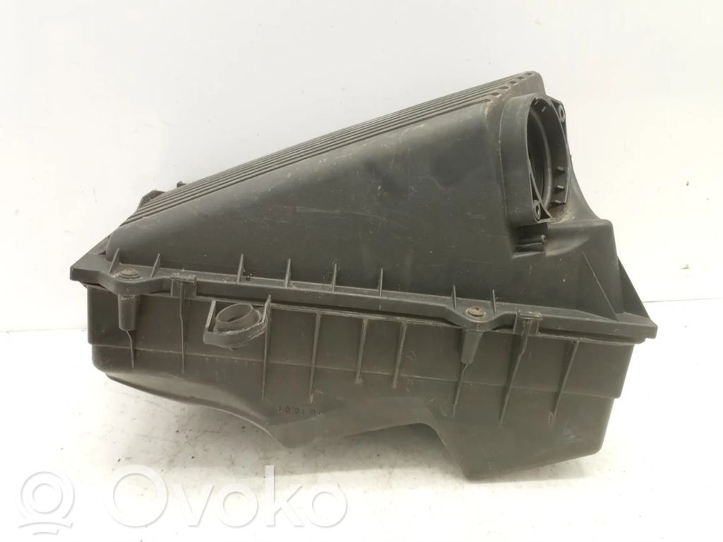 Volkswagen Golf IV Air filter box 