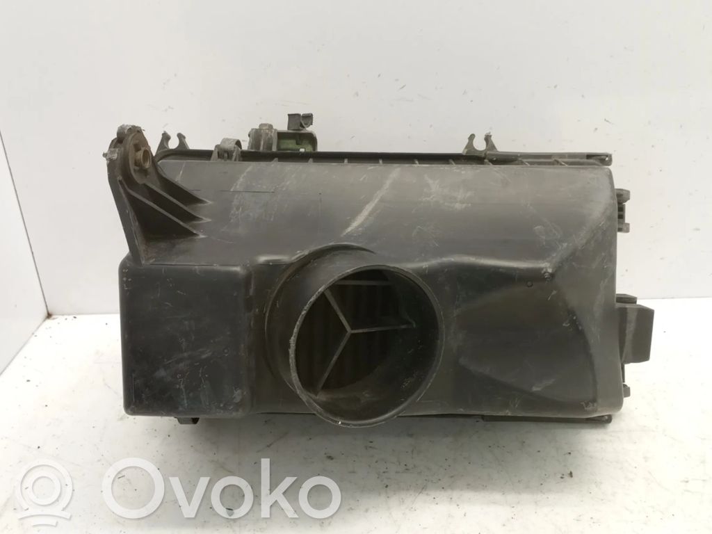 Mazda MPV II LW Air filter box 