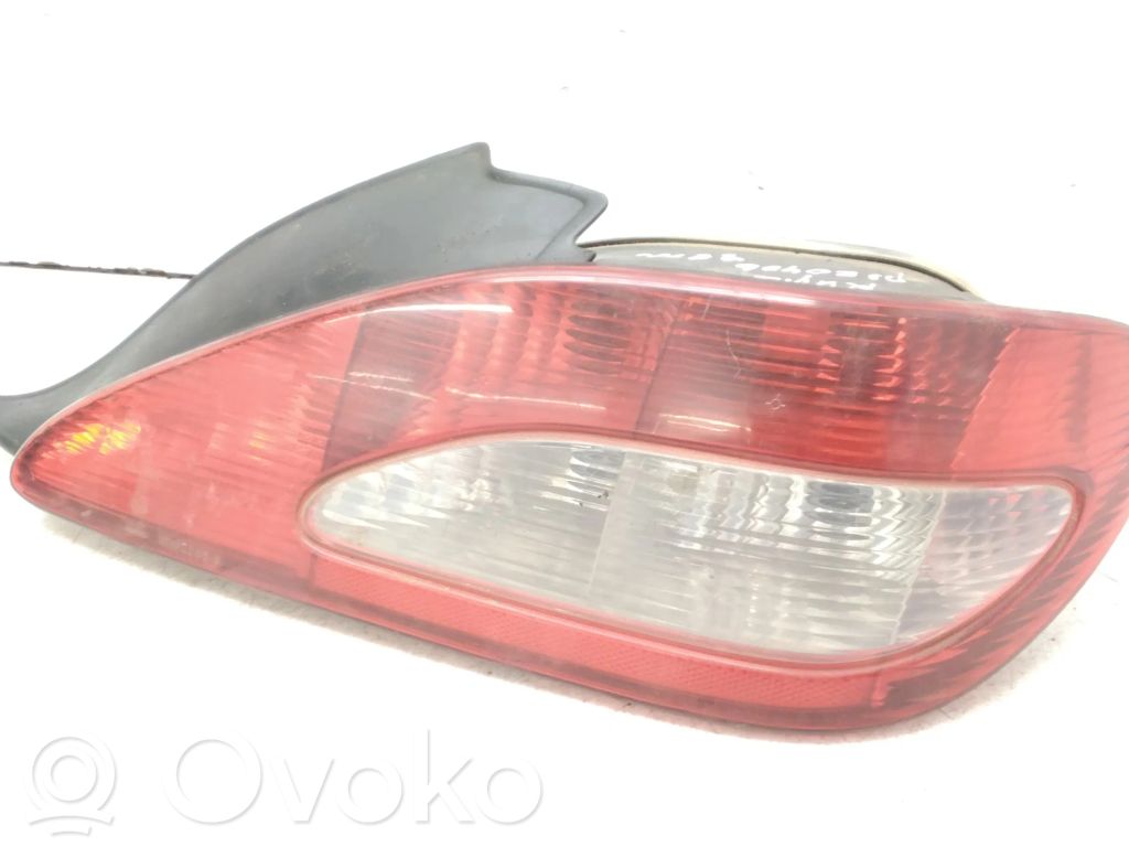 Peugeot 406 Aizmugurējais lukturis virsbūvē 