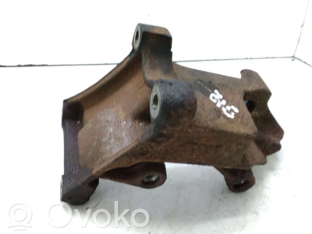 Citroen C6 Engine mounting bracket 