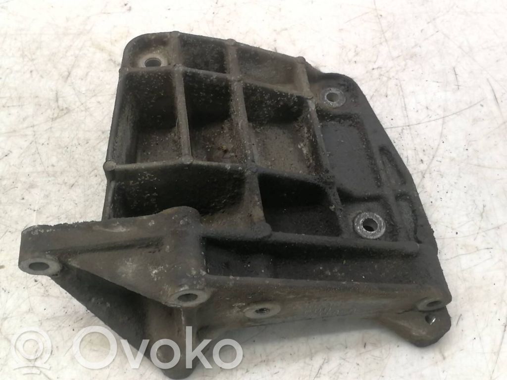 A/C compressor mount bracket   050260885D
