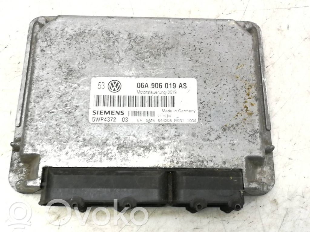 Volkswagen Golf IV Engine control unit/module 
