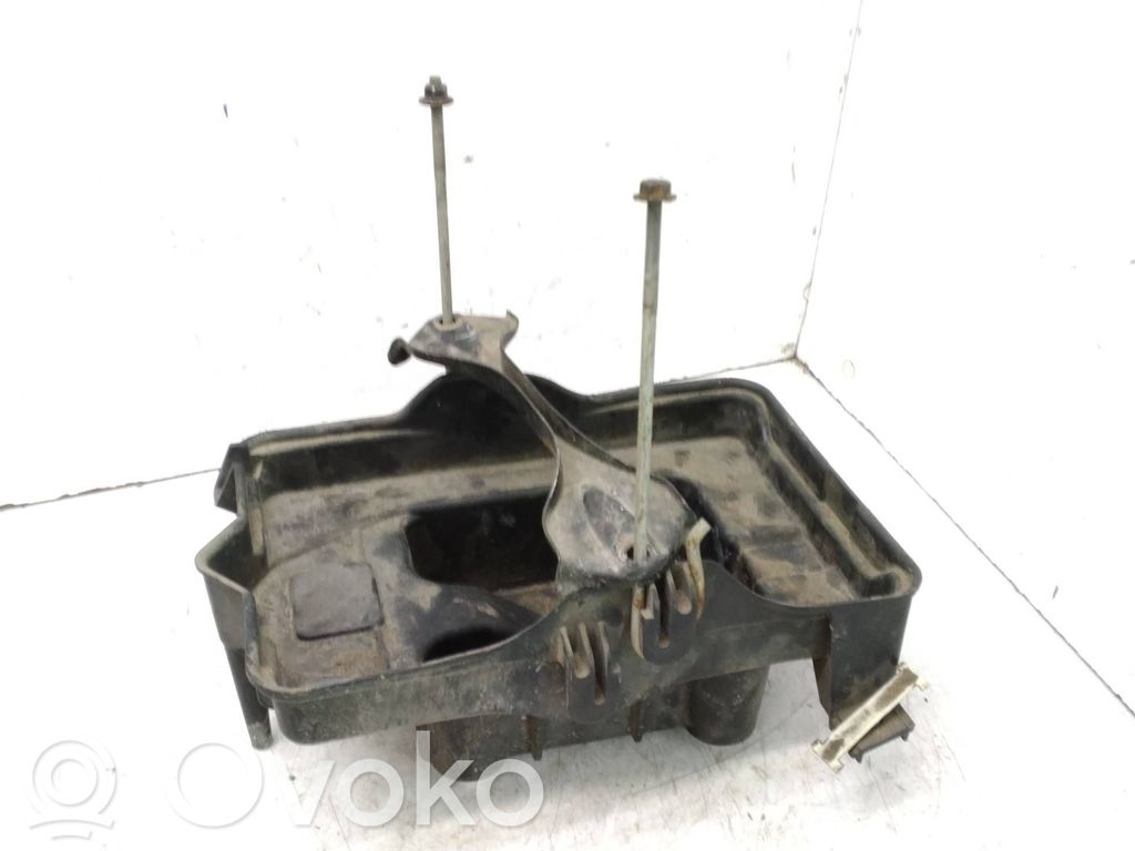Ford Maverick Battery bracket 