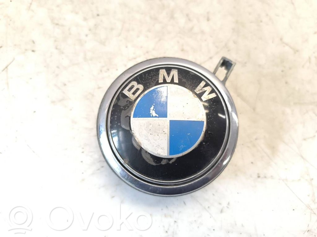 BMW 1 E81 E87 Aizvēršanas rokturis (aizmugurējā pārsega) 