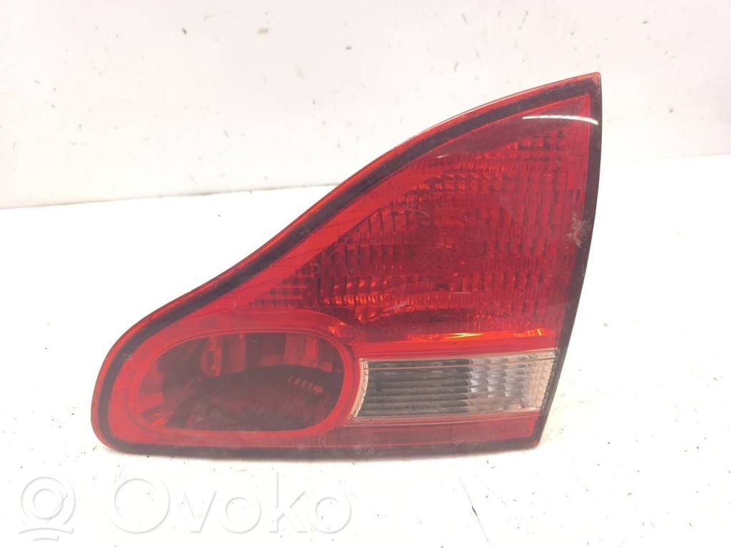 Toyota Avensis Verso Lampy tylnej klapy bagażnika 