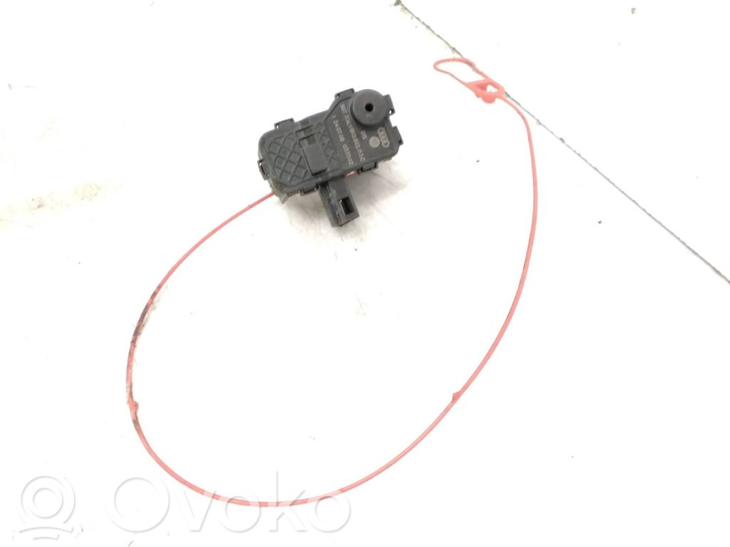 Audi A4 S4 B8 8K Motorino del tappo del serbatoio del carburante 