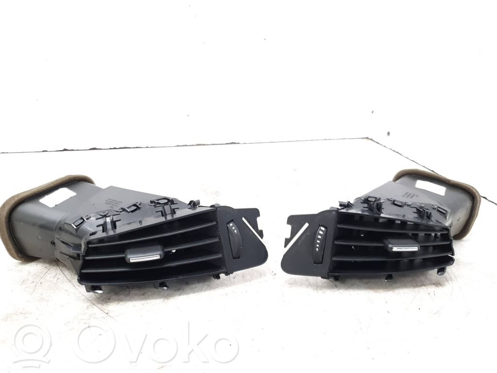 Opel Astra J Grilă ventilație/ramă laterală bord 
