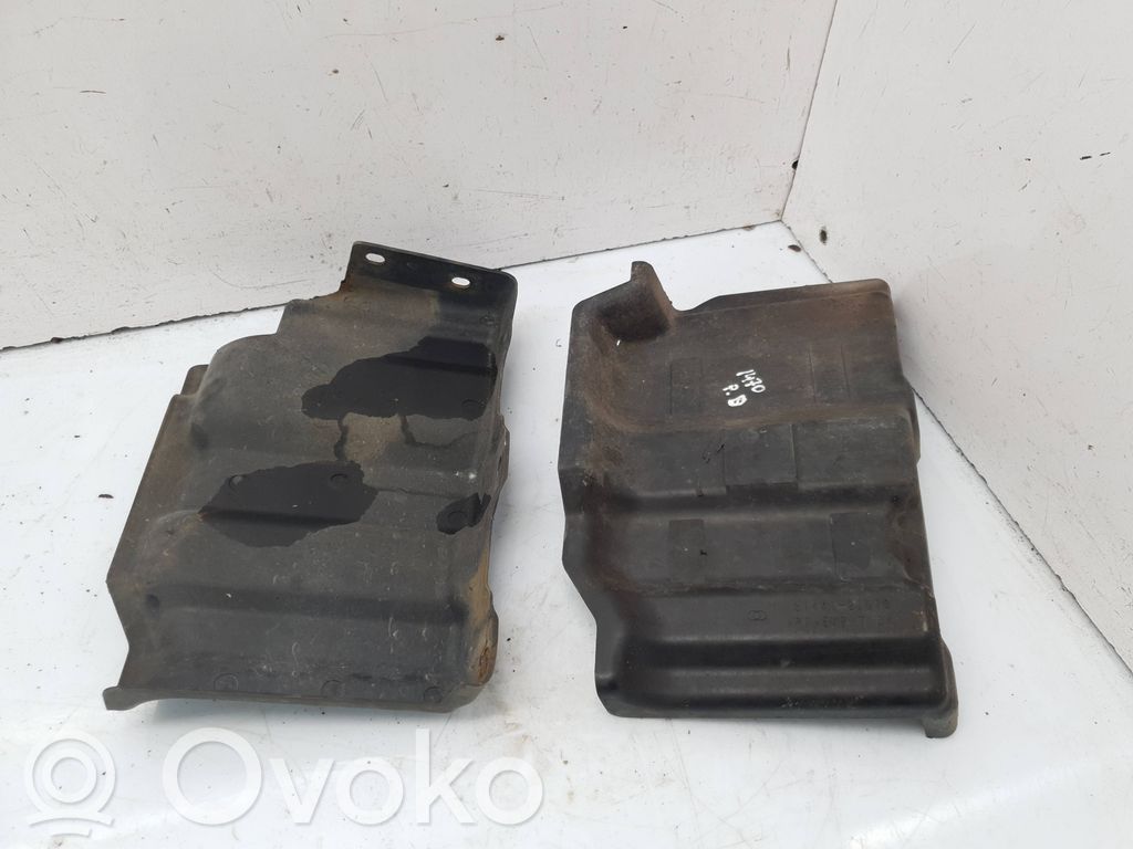 Daihatsu Sirion Nadkole przednie 