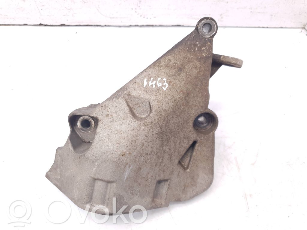 Engine mounting bracket   045199207M