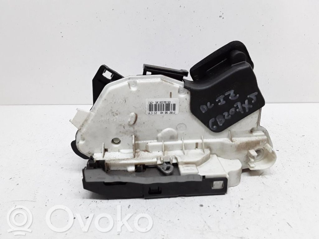 Volkswagen Polo V 6R Front door lock 