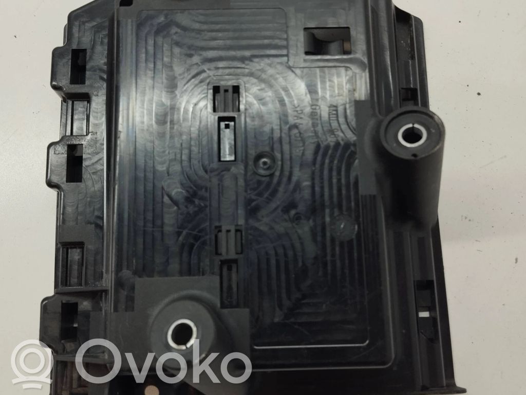 Audi Q7 4M Other engine bay part 