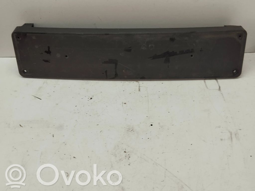 Mercedes-Benz C W203 Ramka przedniej tablicy rejestracyjnej 