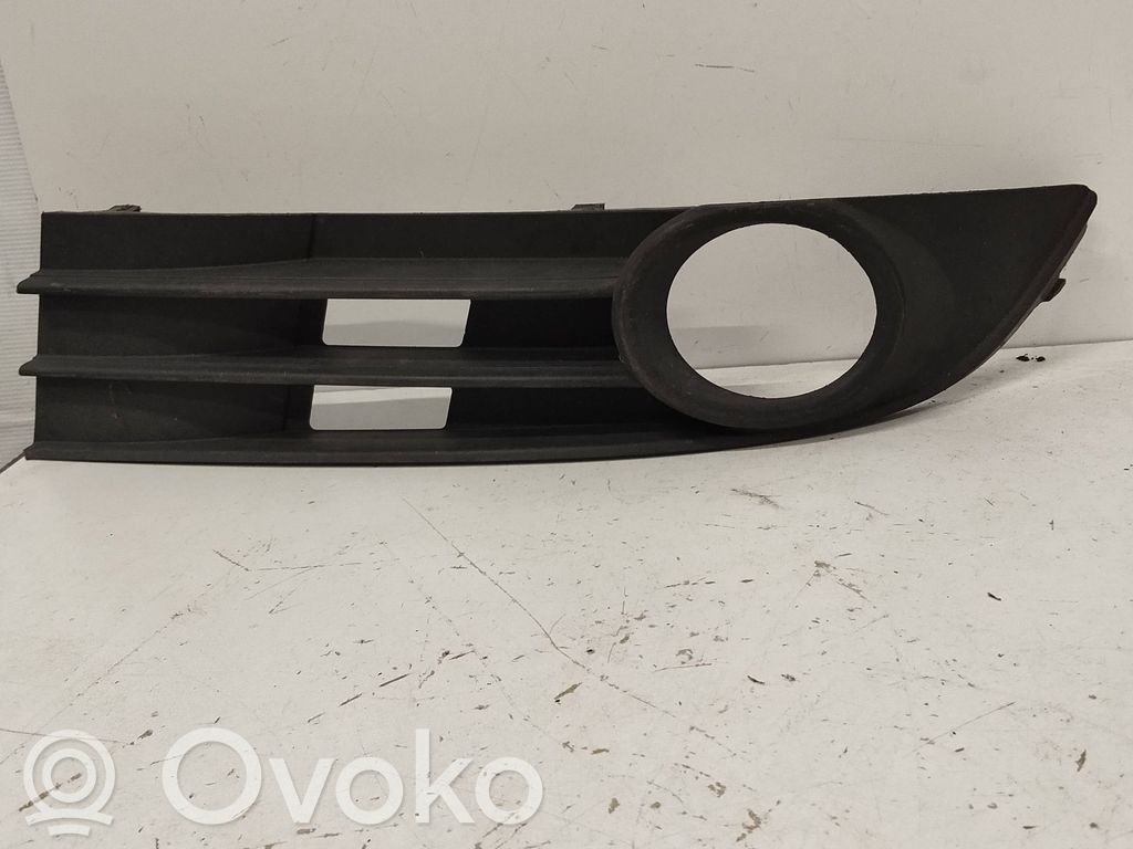 Volkswagen Touran I Front fog light trim/grill 