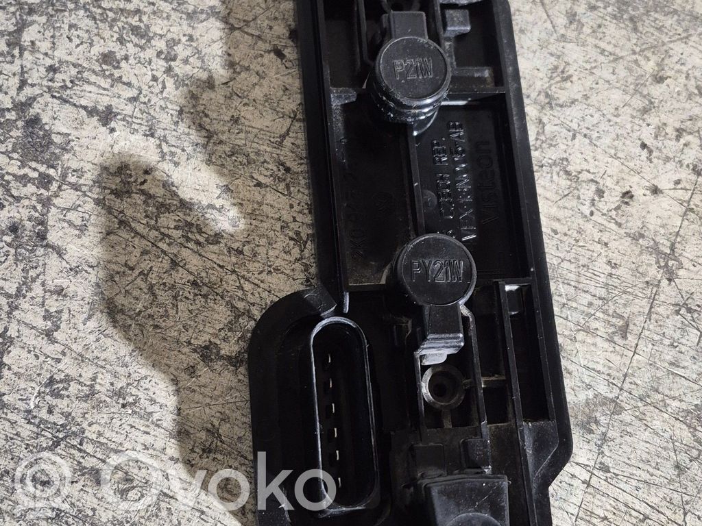 Volkswagen Caddy Takavalon polttimon suojan pidike 