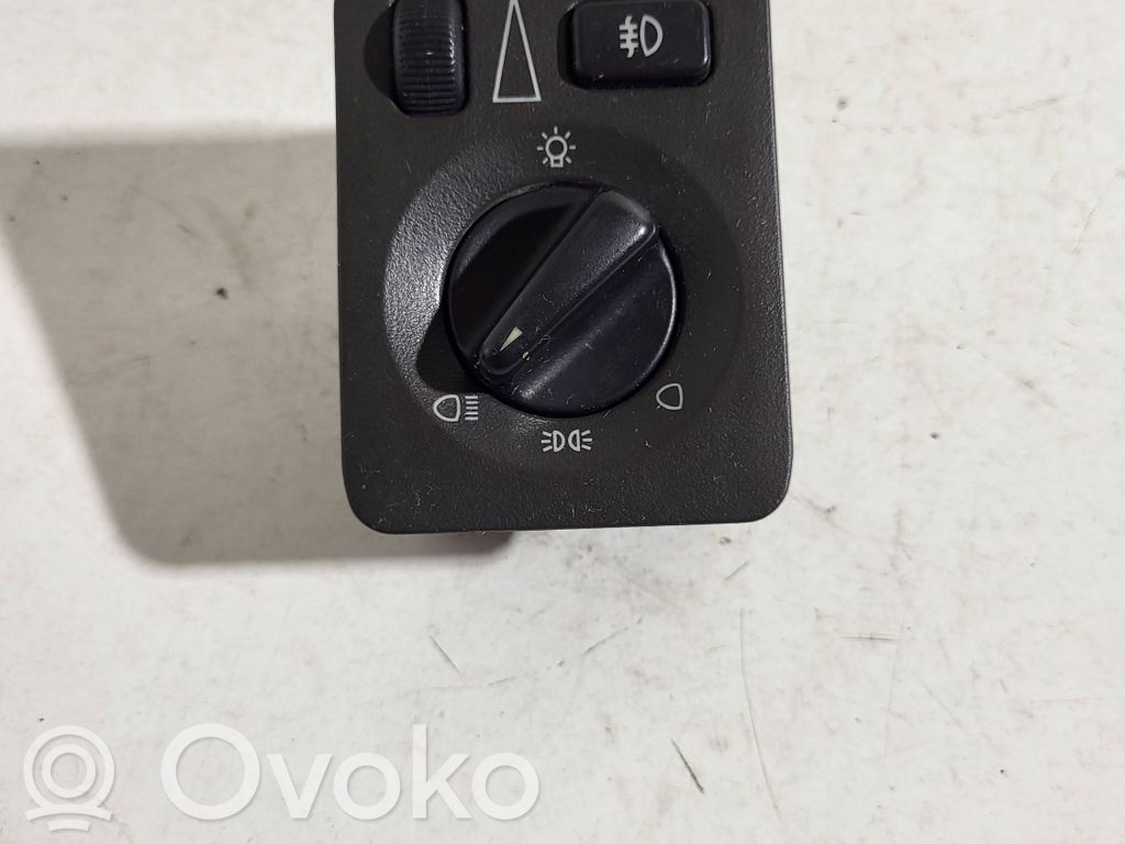 Light switch   4616124,758173