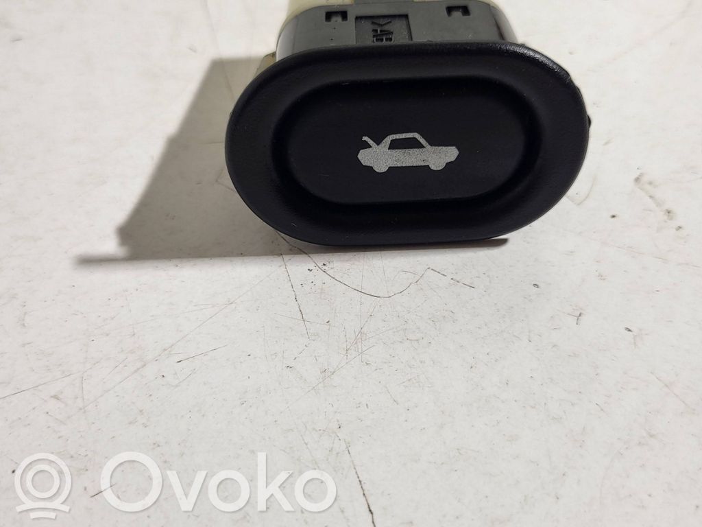 Tailgate opening switch   4733440,156796