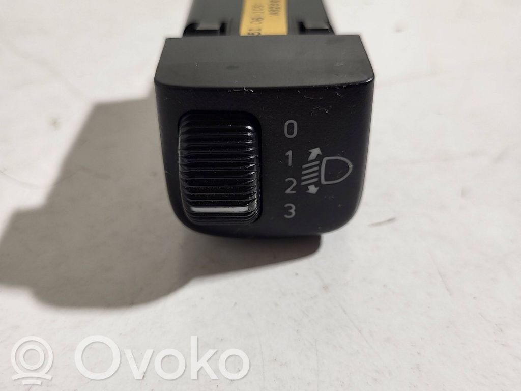Headlight level height control switch   5106109,W828K