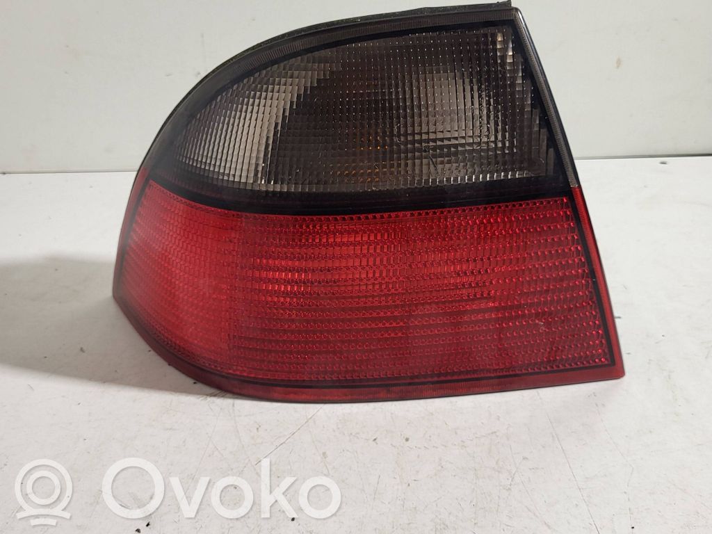 Saab 9-5 Aizmugurējais lukturis virsbūvē 