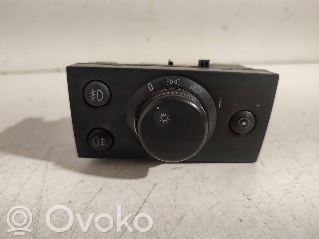 Light switch   93394757,0320,2425,04061035