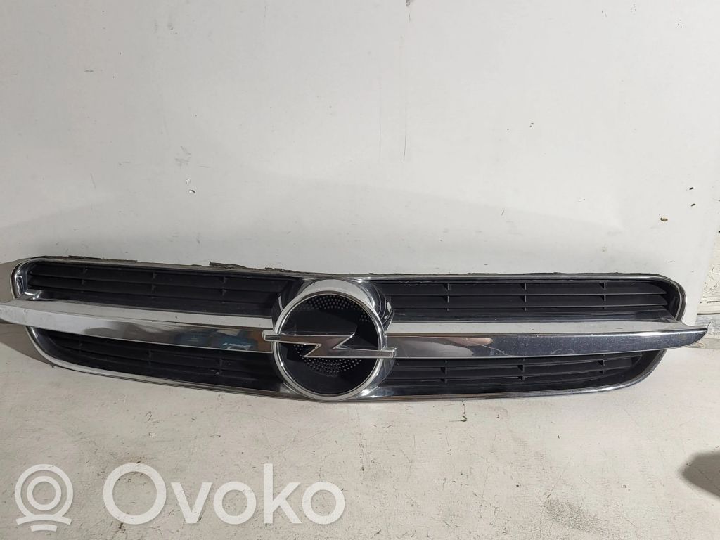 Opel Vectra B Etusäleikkö 