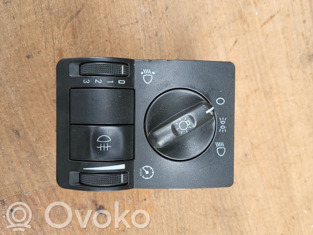 Light switch   9116612,0524119,1492